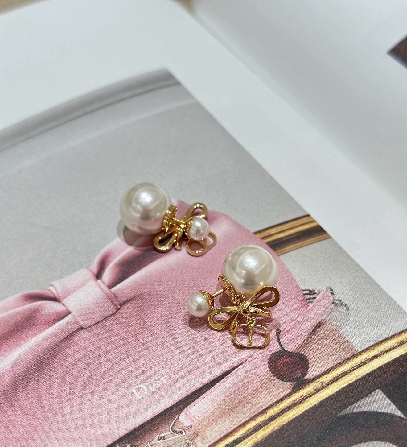 Dior Tribales earrings Gold-tone metal with white pearls One Size