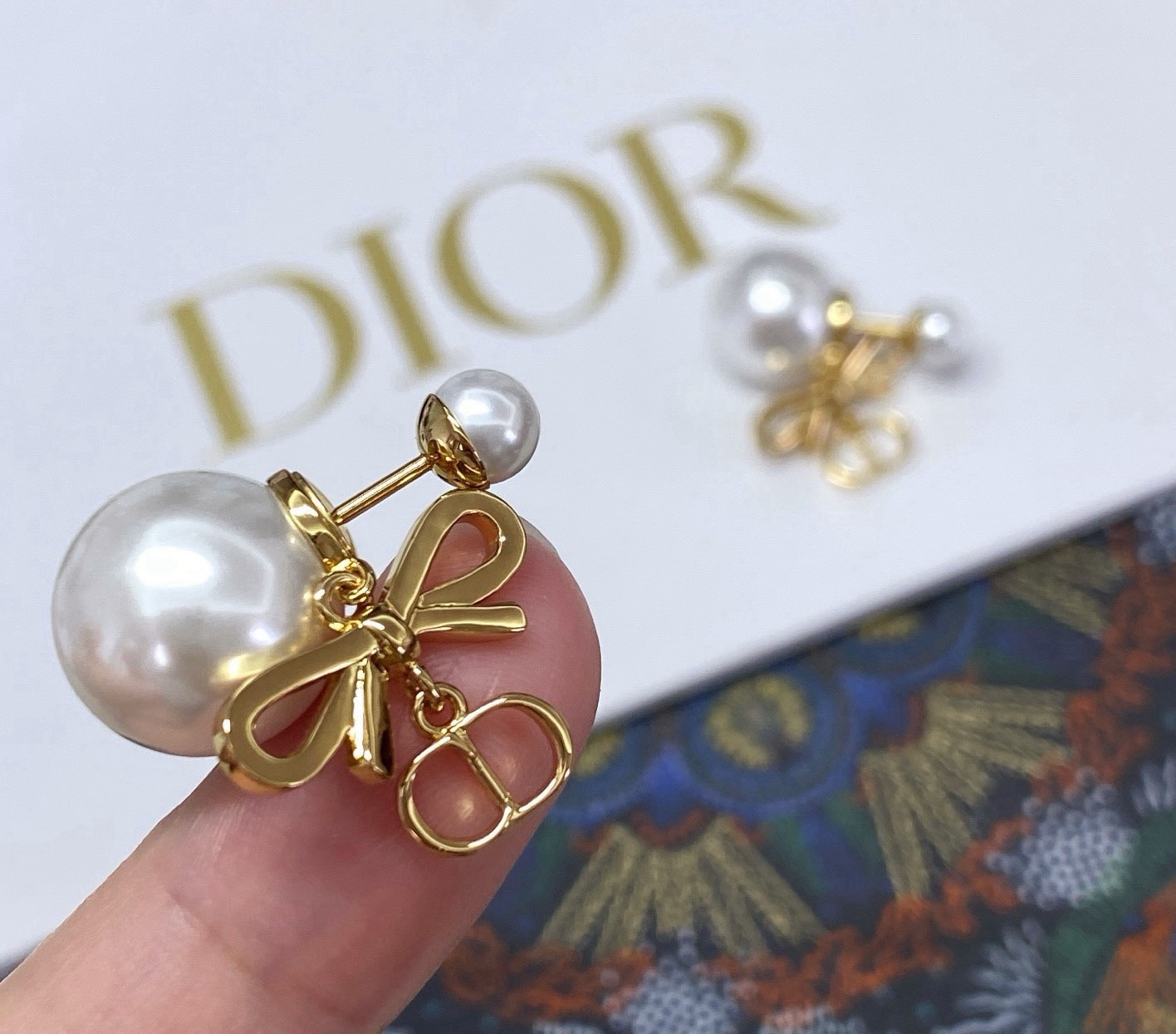Dior Tribales earrings Gold-tone metal with white pearls One Size