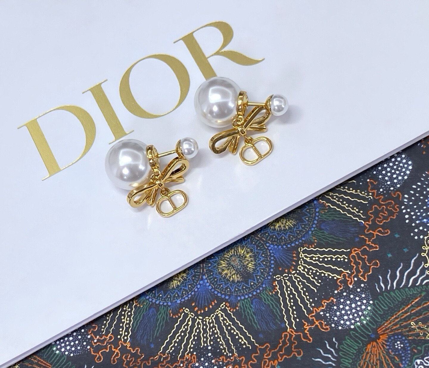 Dior Tribales earrings Gold-tone metal with white pearls One Size