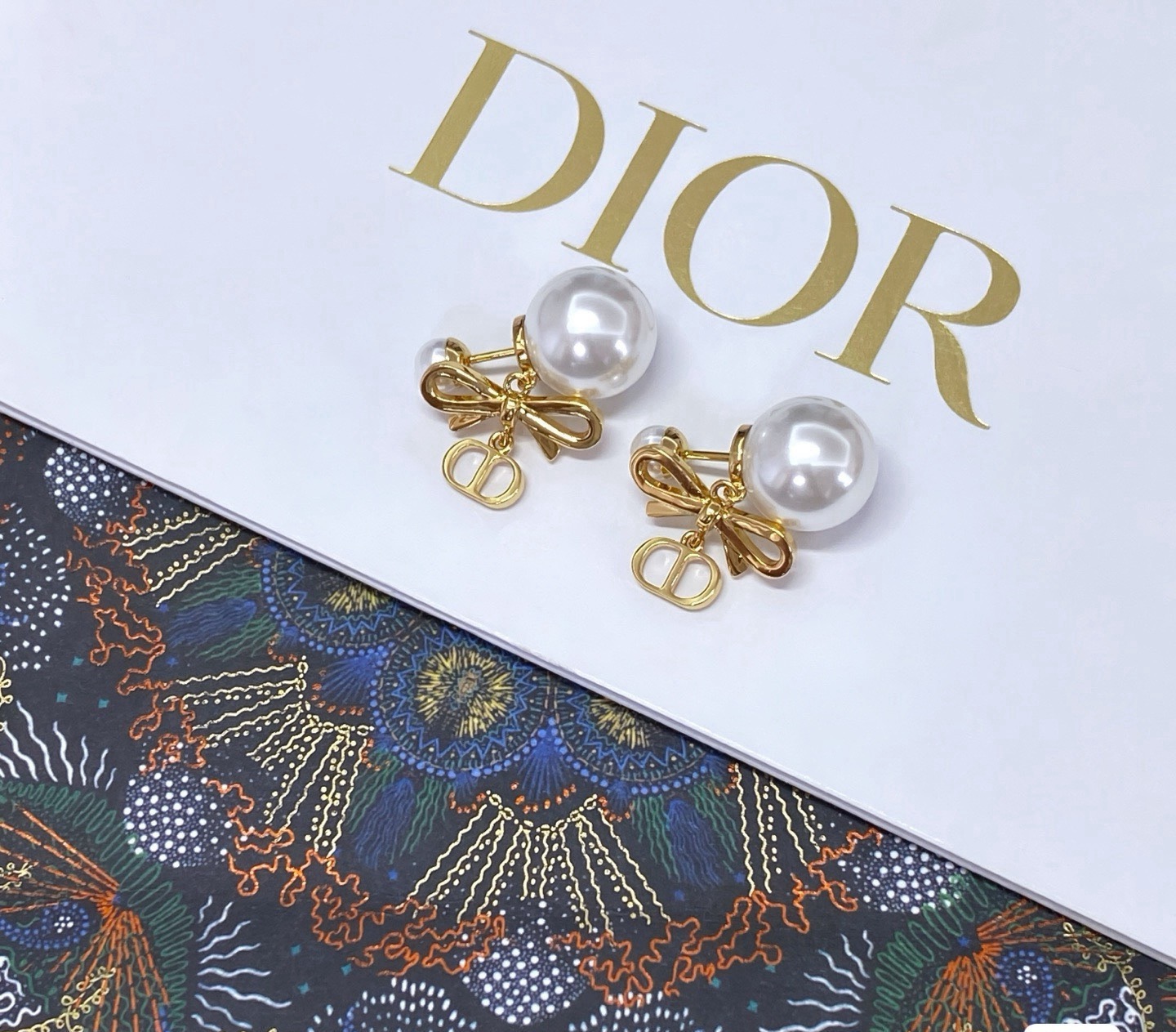 Dior Tribales earrings Gold-tone metal with white pearls One Size