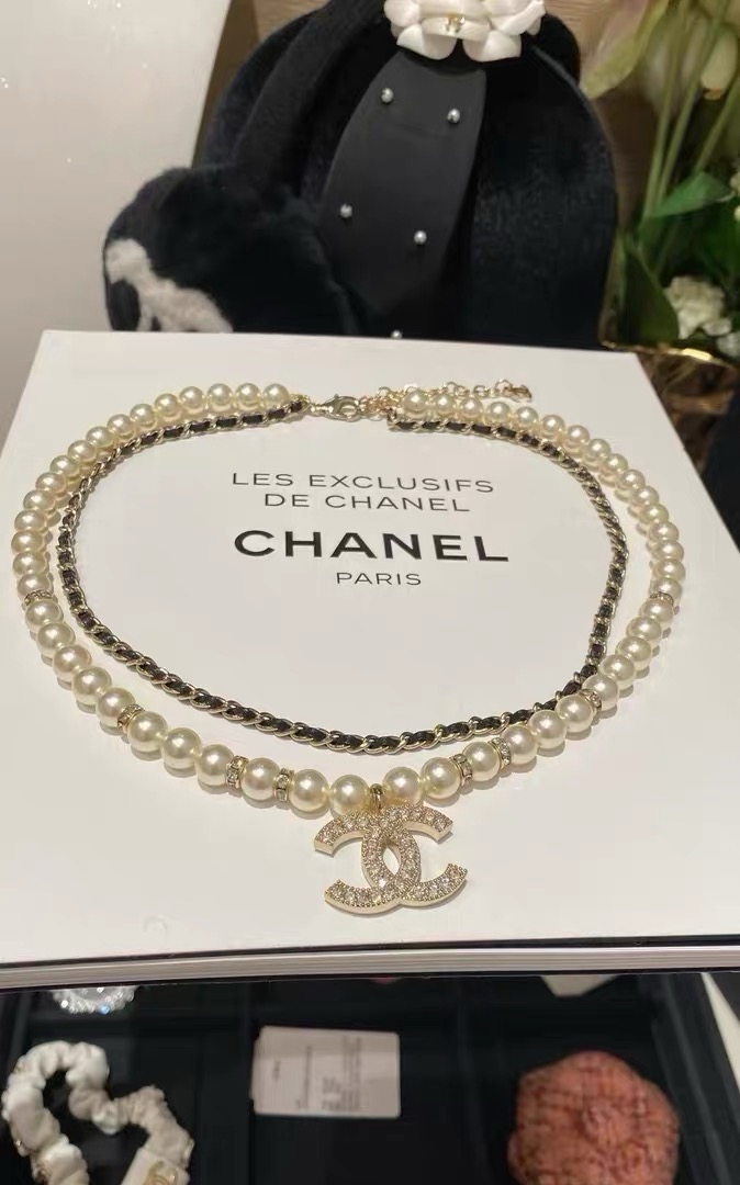 Chanel CC Crystal Pearl Leather Chain Layered Choker necklace Gold-tone metal cream faux pearl black leather clear crystal 40cm with 5cm extender