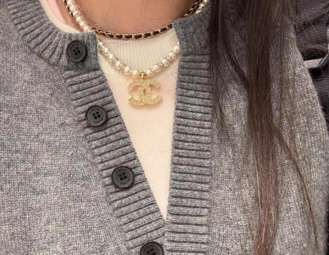 Chanel CC Crystal Pearl Leather Chain Layered Choker necklace Gold-tone metal cream faux pearl black leather clear crystal 40cm with 5cm extender