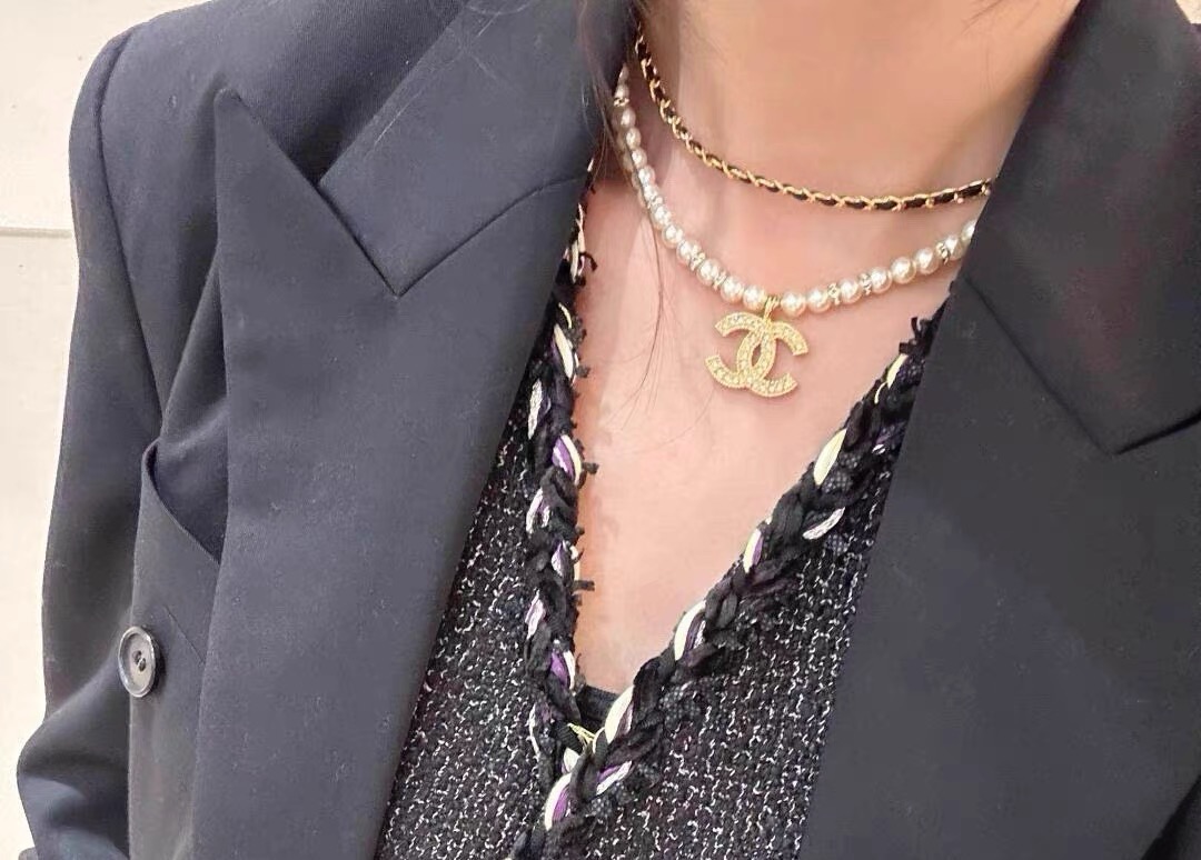 Chanel CC Crystal Pearl Leather Chain Layered Choker necklace Gold-tone metal cream faux pearl black leather clear crystal 40cm with 5cm extender
