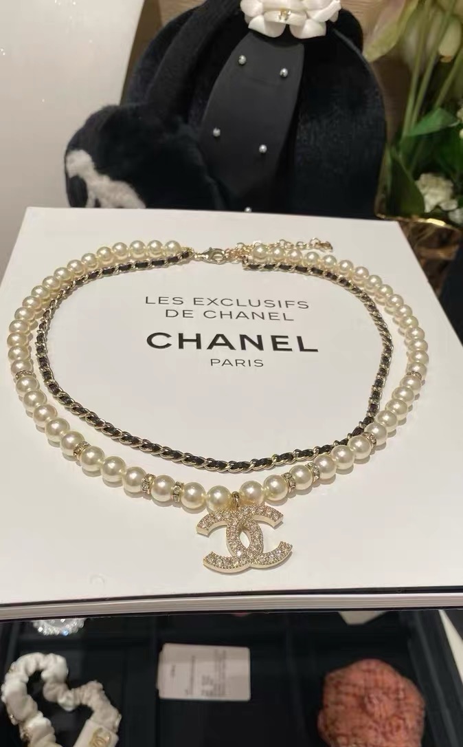 Chanel CC Crystal Pearl Leather Chain Layered Choker necklace Gold-tone metal cream faux pearl black leather clear crystal 40cm with 5cm extender