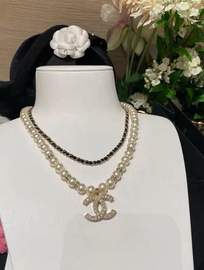 Chanel CC Crystal Pearl Leather Chain Layered Choker necklace Gold-tone metal cream faux pearl black leather clear crystal 40cm with 5cm extender