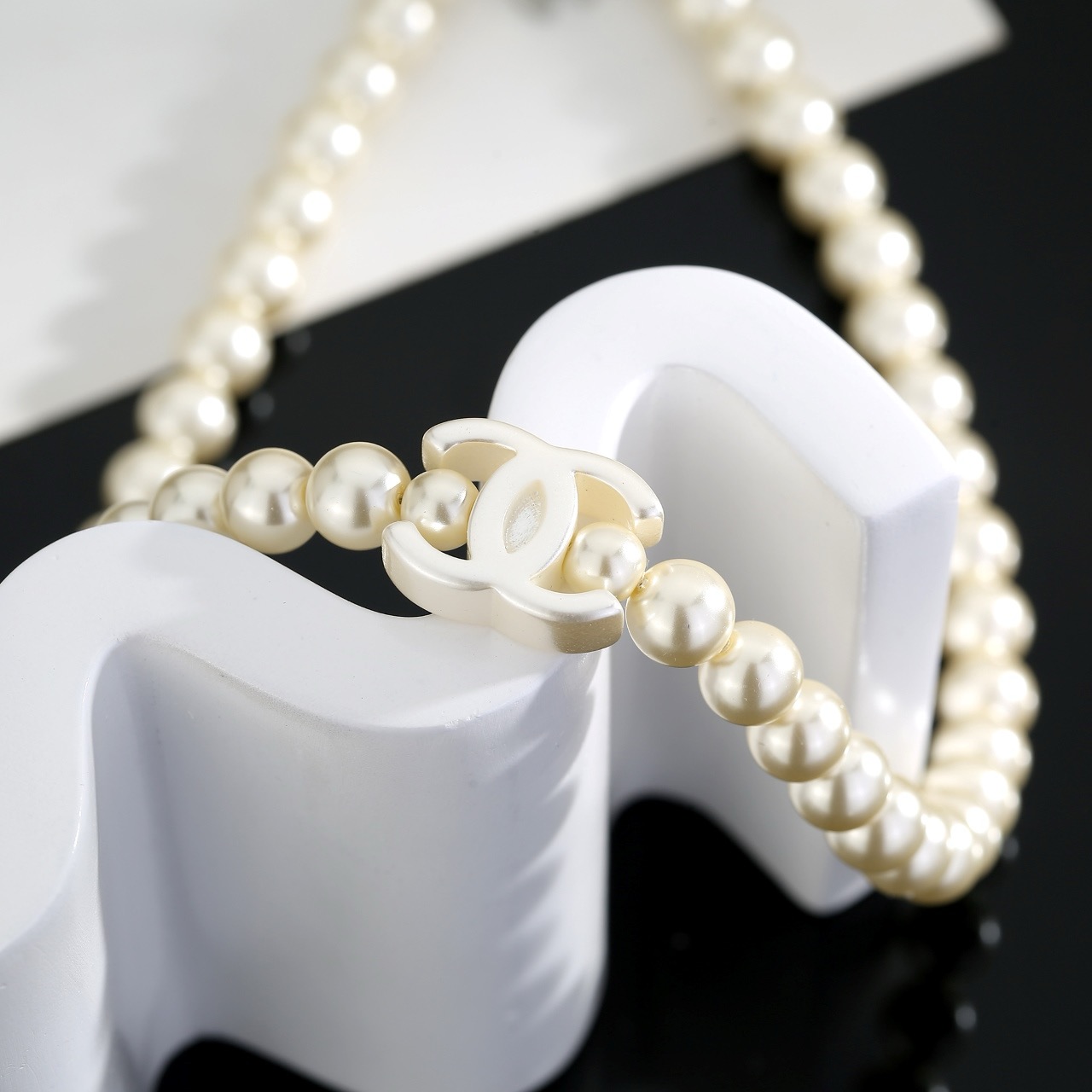 Chanel CC Logo Pearl Choker necklace Silver-tone metal cream white faux pearl white resin CC logo 40cm with 5cm extender chain