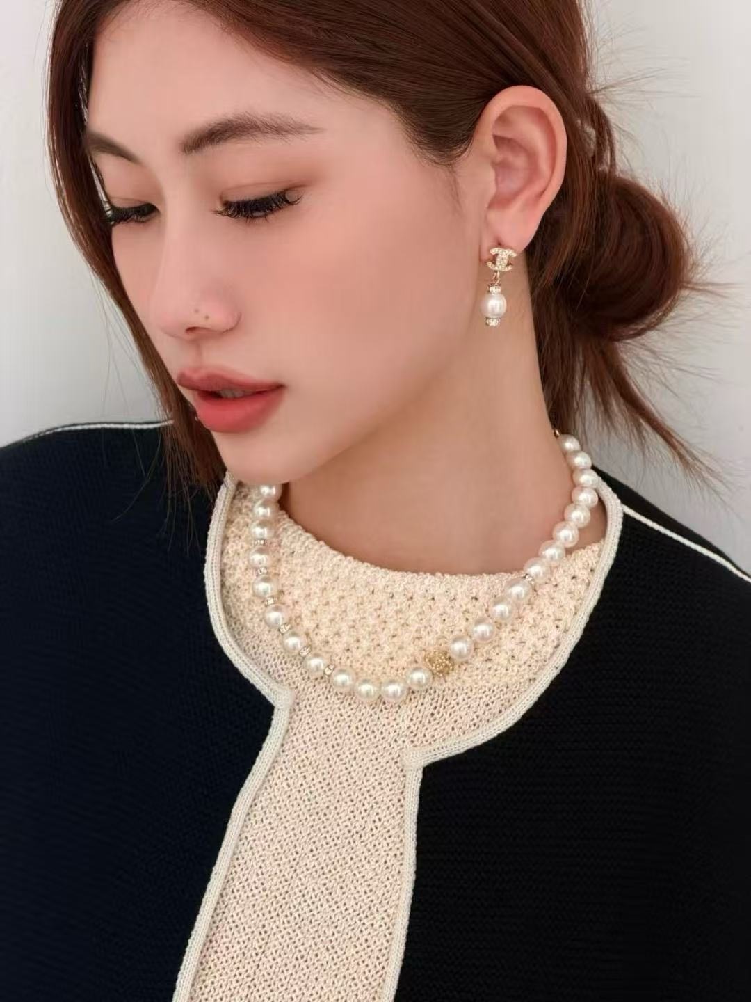 Chanel CC Pearl Crystal bracelet Gold-tone metal white faux pearl clear crystal 18cm