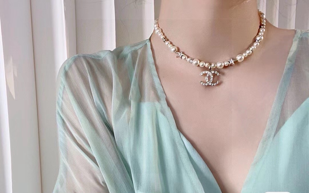 Chanel CC Logo Pearl Star Choker necklace Gold-tone metal white faux pearl clear crystal 40cm with 5cm extender chain