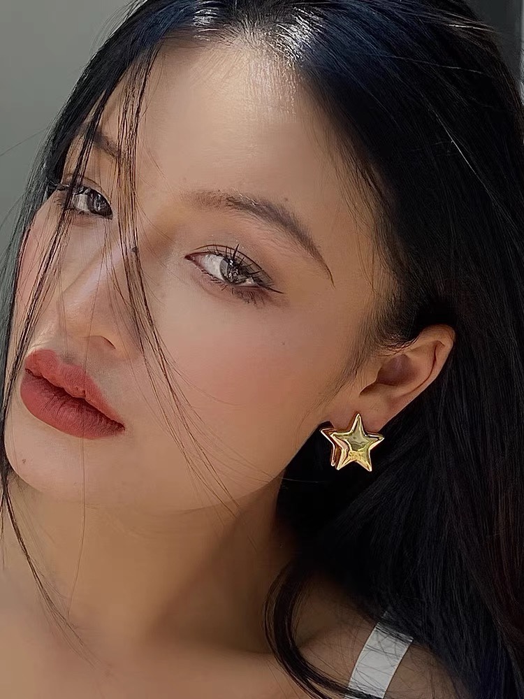 Celine PRECLOUS Star earrings gold tone metal 2cm diameter