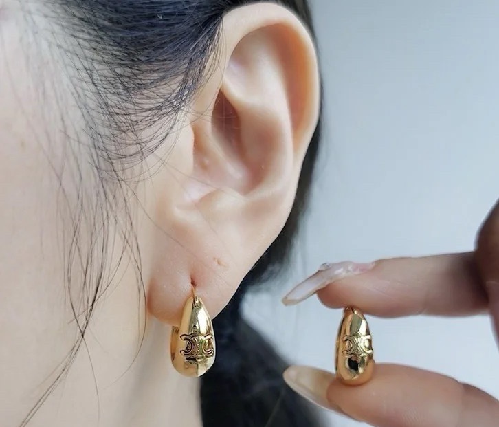 Celine Triomphe Arc de Triomphe earrings gold tone metal 2cm hoop diameter