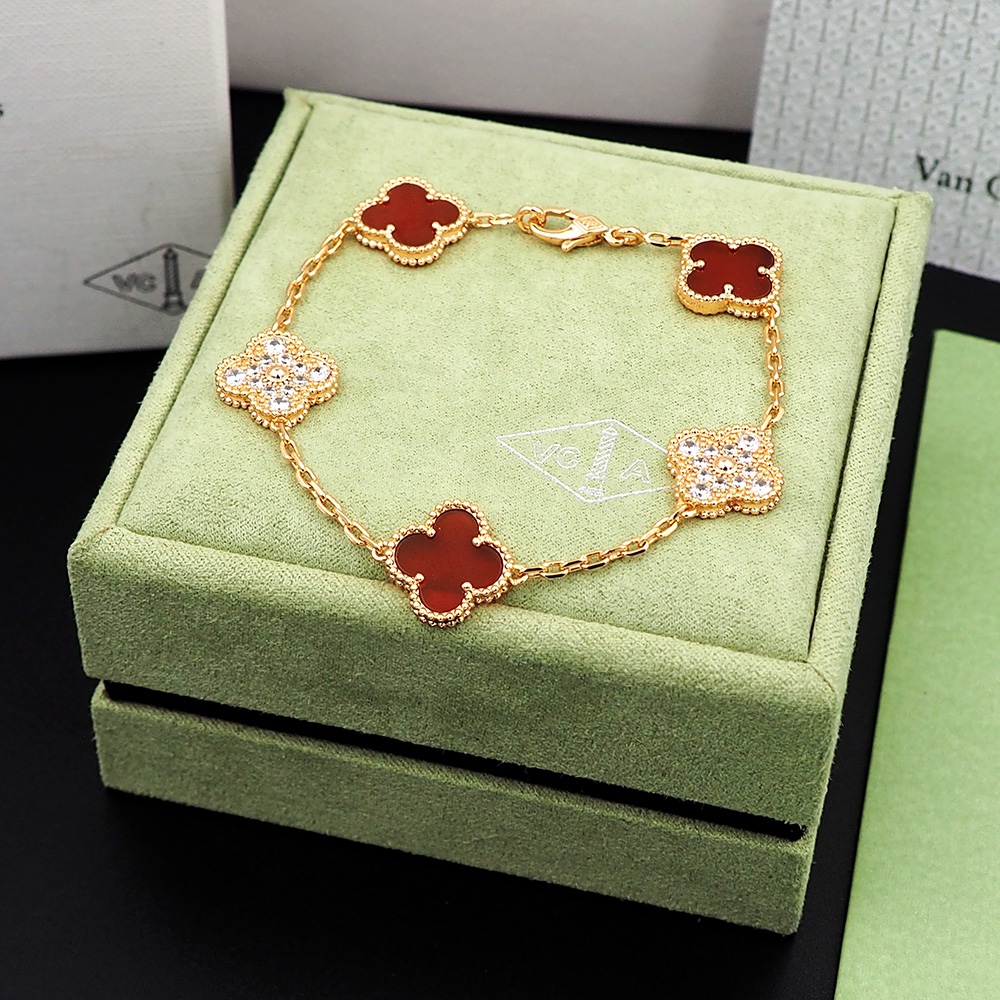 Van Cleef Arpels Vintage Alhambra bracelet Yellow gold carnelian red clear diamond 18cm