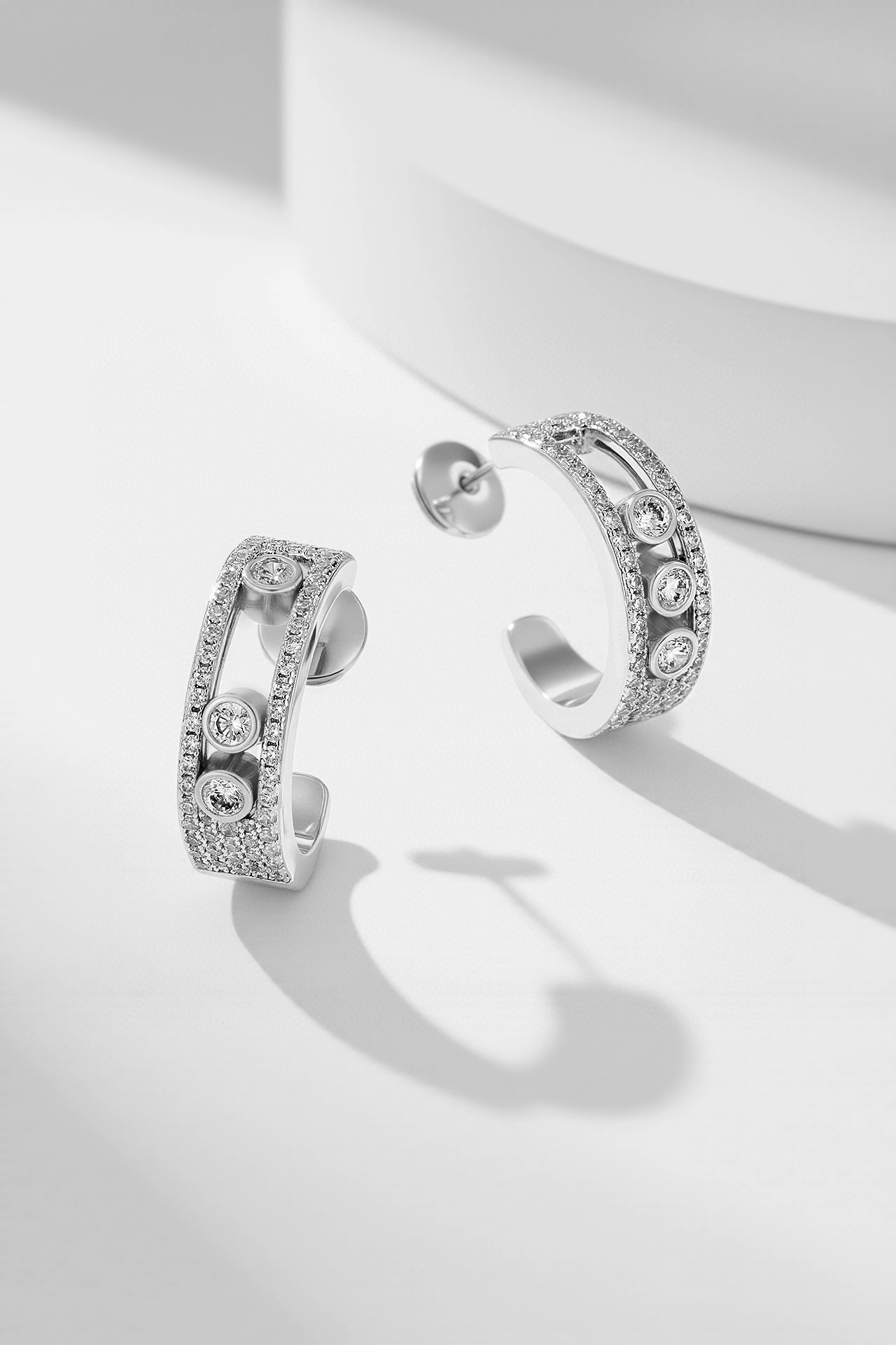 Messika Move Uno earrings 18k yellow gold with clear diamonds 15mm hoop diameter