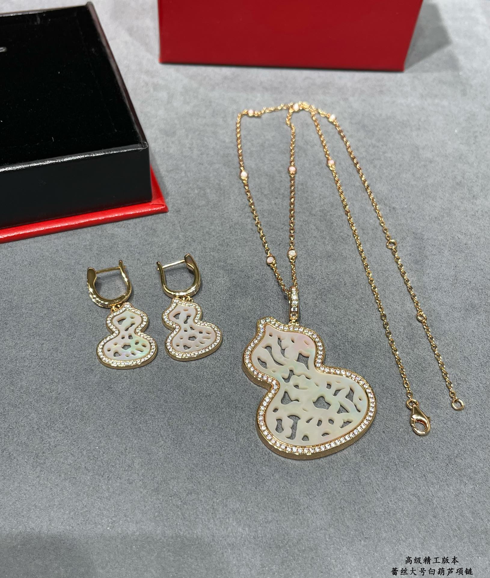 Qeelin Wulu Lace Large necklace 18K rose gold white mother-of-pearl diamond 45cm