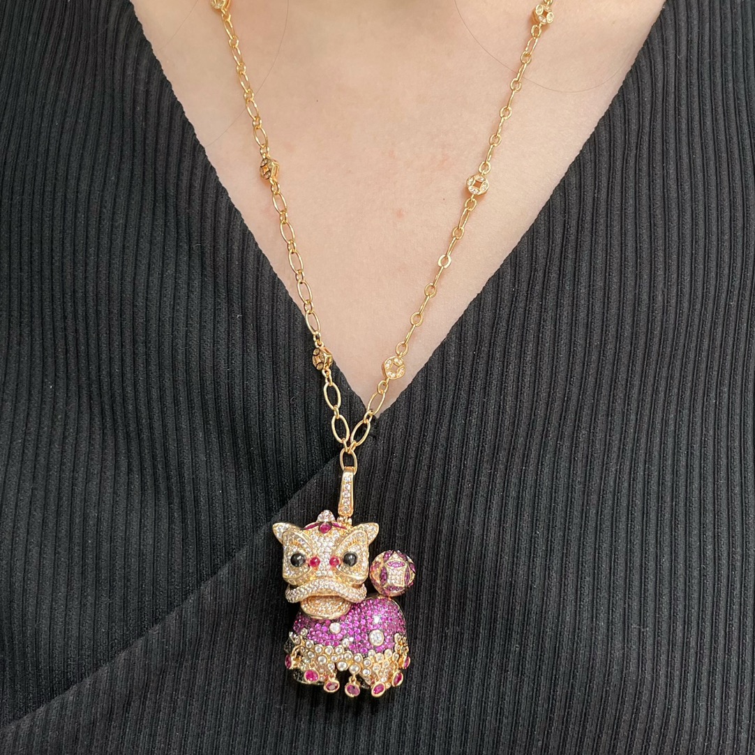 Qeelin Xi Xi Lion Dance necklace 18K gold 18K white gold pave white diamonds pink sapphires black onyx purple gemstones 60cm