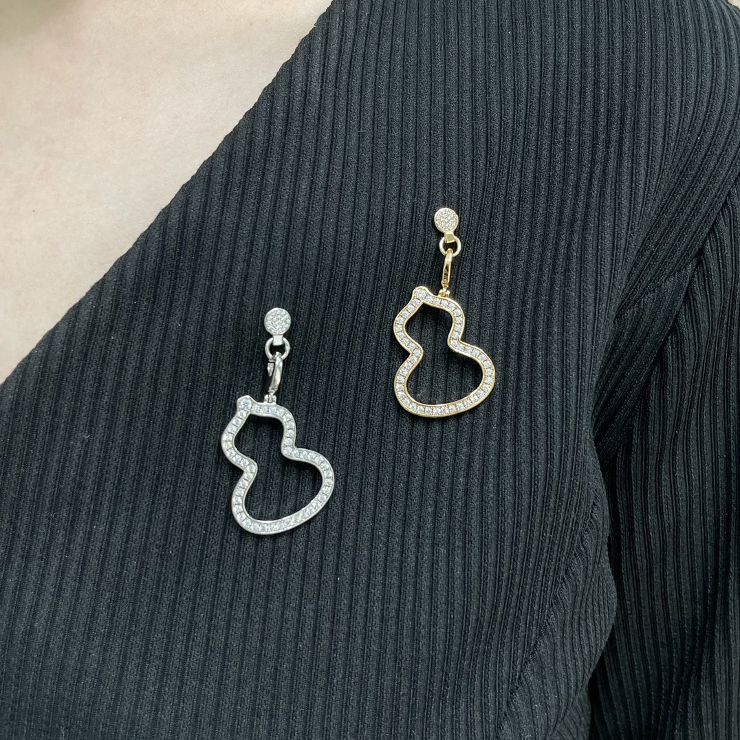 Qeelin Skeleton Wulu earrings silver-toned metal with clear pave diamonds gold-toned metal with clear pave diamonds 2 5cm drop length