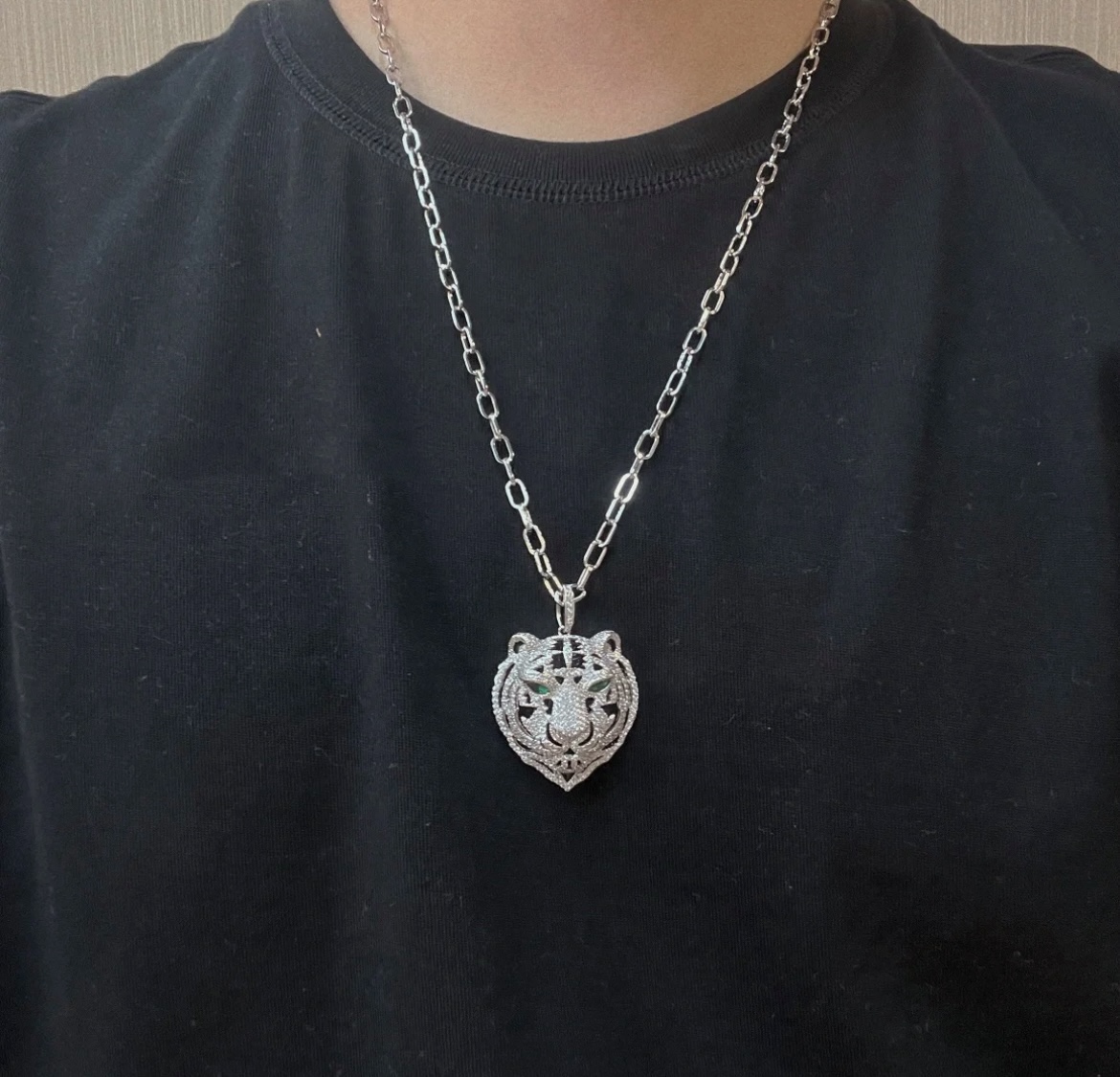 Cartier PANTHERE DE CARTIER Tiger Head Pendant necklace Silver-toned white gold set with white diamonds black onyx accents emerald green gemstone eyes black enamel reverse 80cm