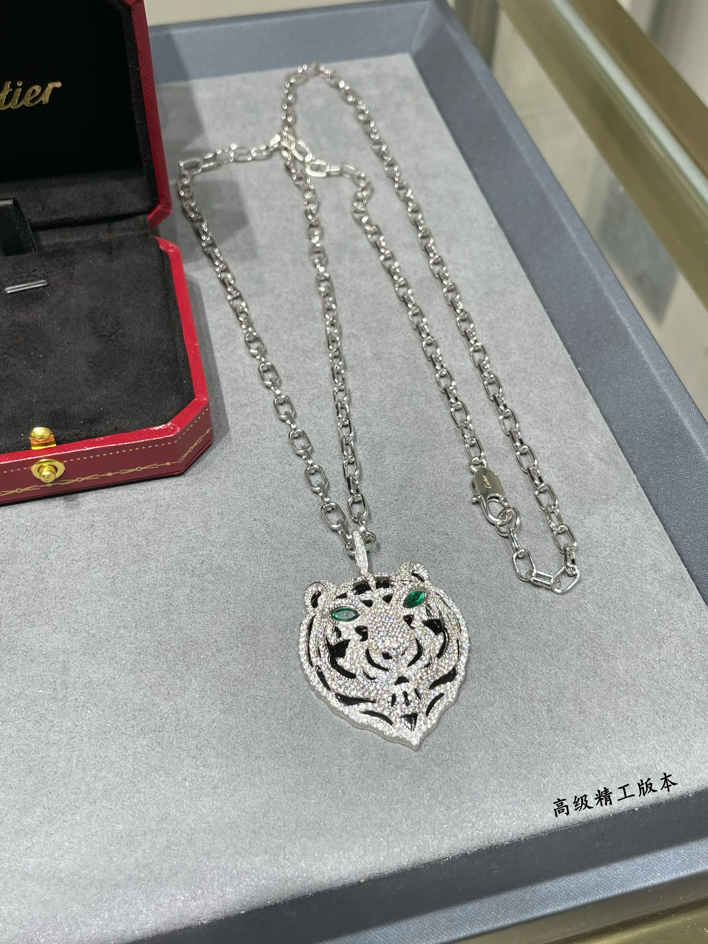 Cartier PANTHERE DE CARTIER Tiger Head Pendant necklace Silver-toned white gold set with white diamonds black onyx accents emerald green gemstone eyes black enamel reverse 80cm