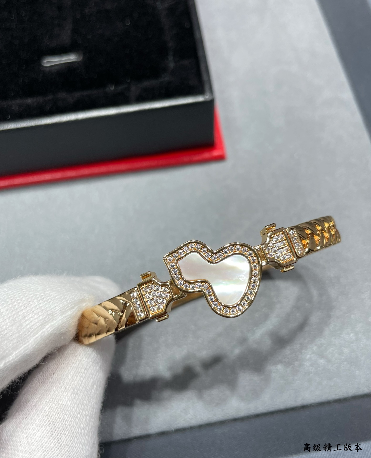 Qeelin Wulu bracelet Rose gold with white mother-of-pearl red carnelian and clear diamond accents 17cm