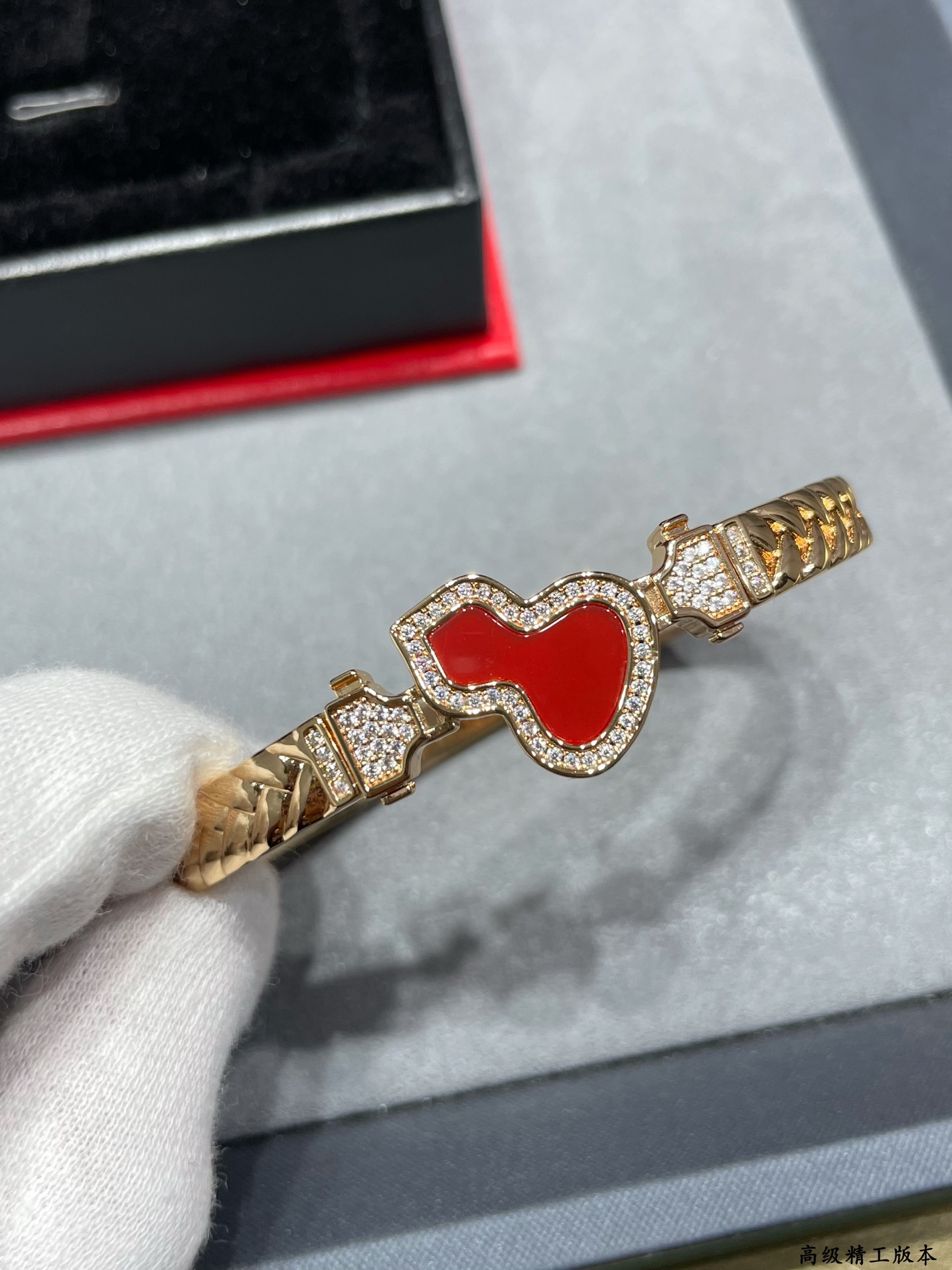 Qeelin Wulu bracelet 18K rose gold red carnelian white diamond 17cm
