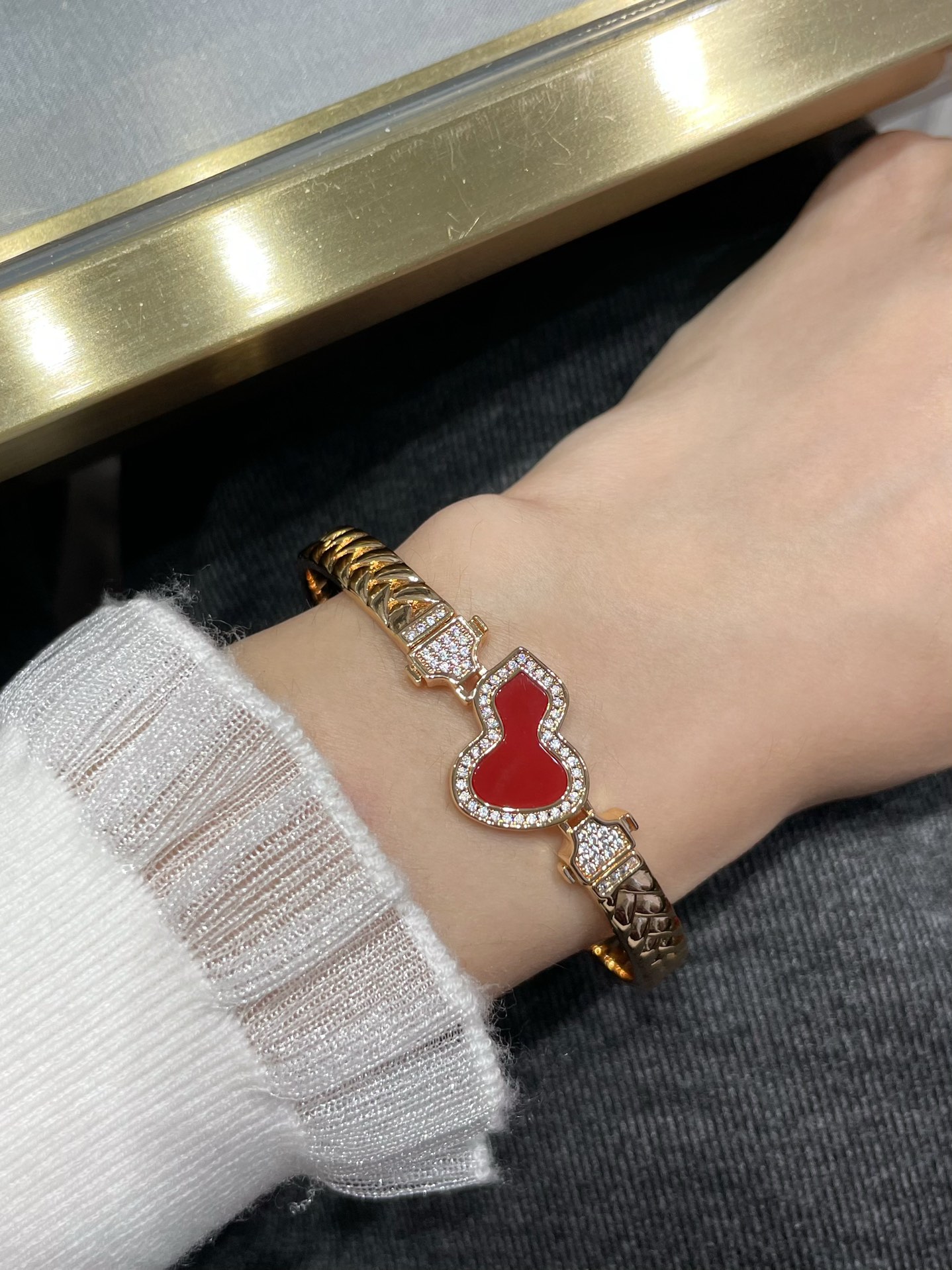 Qeelin Wulu bracelet 18K rose gold red carnelian white diamond 17cm