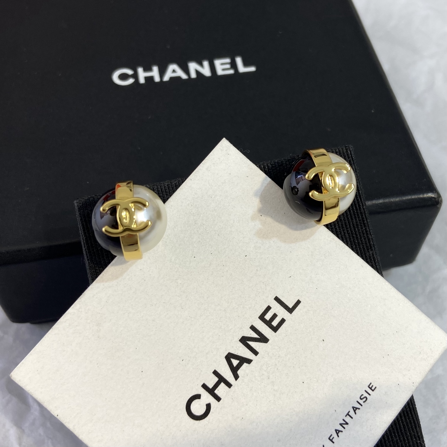 Chanel CC Logo Two-Tone Pearl Stud Earrings earrings Gold-tone metal white faux pearl black resin One Size 1cm diameter studs