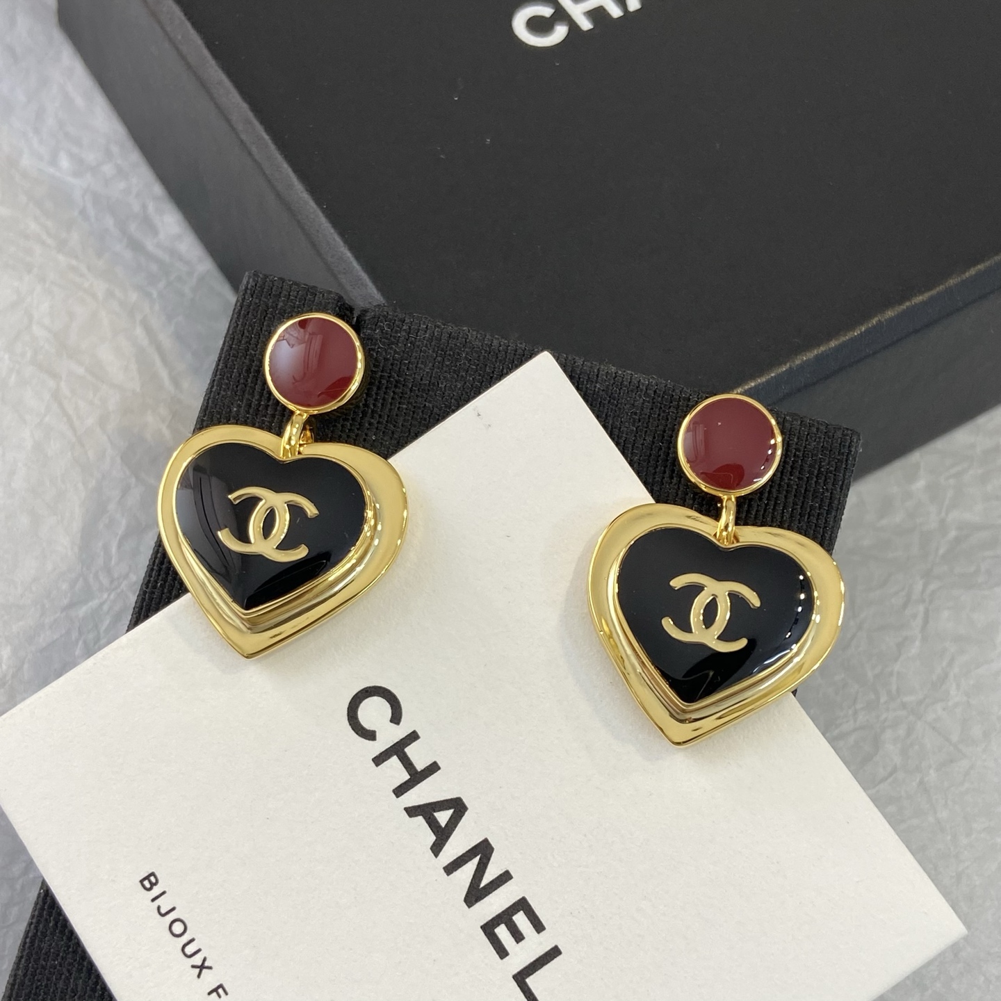 Chanel CC Heart Drop Earrings earrings gold-tone metal black enamel burgundy enamel 2 5cm drop length