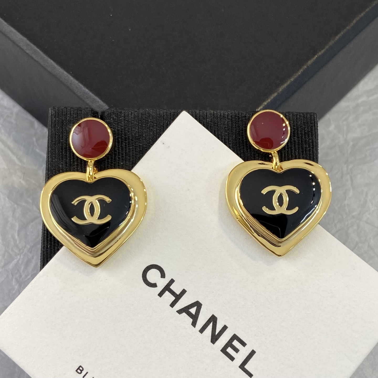 Chanel CC Heart Drop Earrings earrings gold-tone metal black enamel burgundy enamel 2 5cm drop length