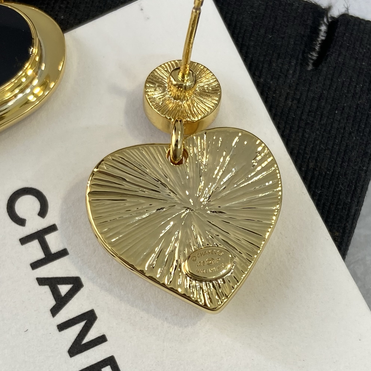 Chanel CC Heart Drop Earrings earrings gold-tone metal black enamel burgundy enamel 2 5cm drop length