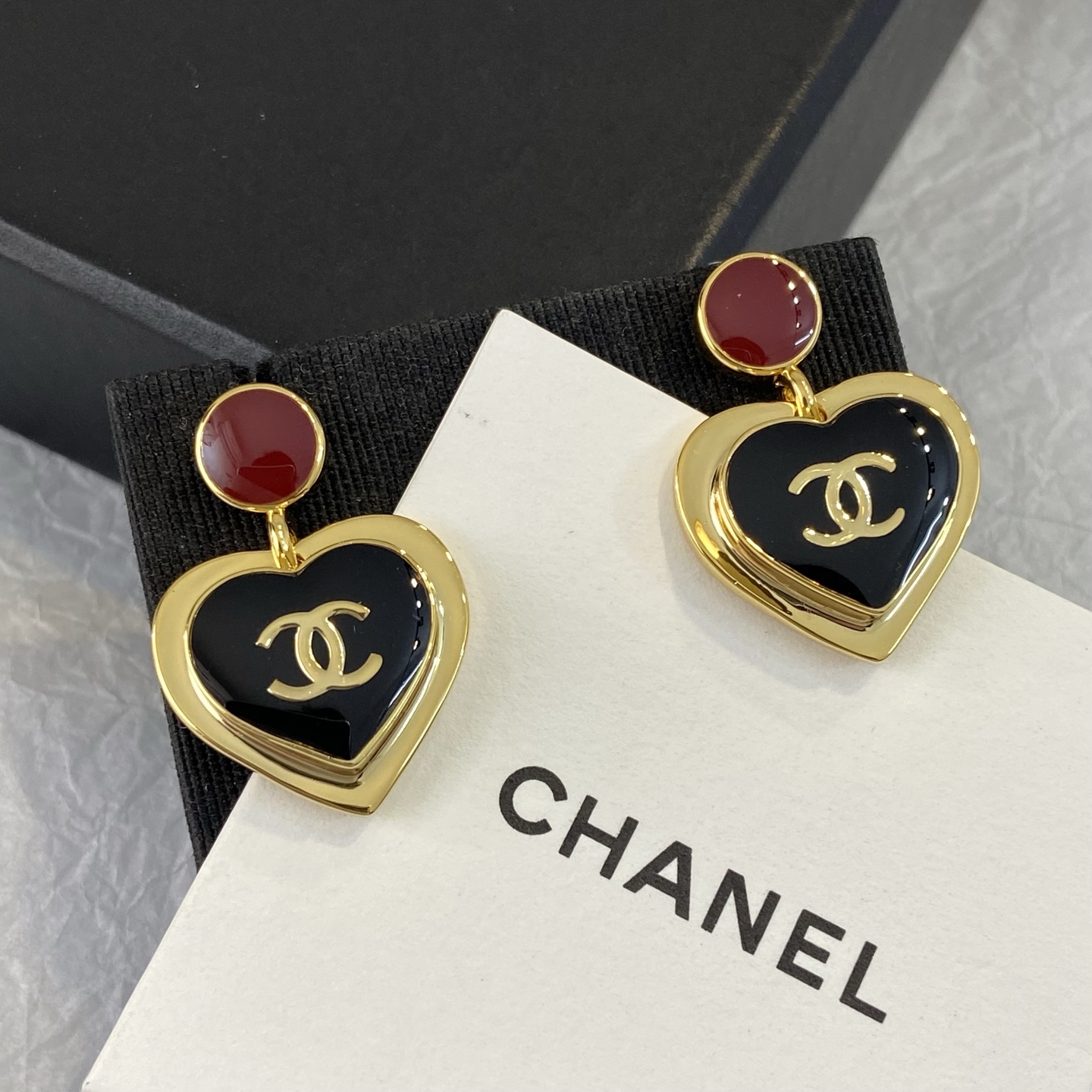 Chanel CC Heart Drop Earrings earrings gold-tone metal black enamel burgundy enamel 2 5cm drop length