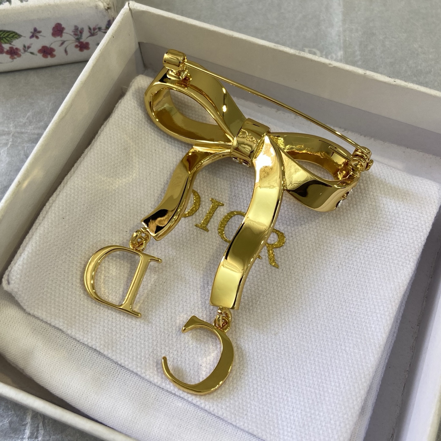 Dior Bow CD Charm Crystal Brooch brooch gold-tone metal with clear faceted crystals 4 5cm width x 5cm drop length