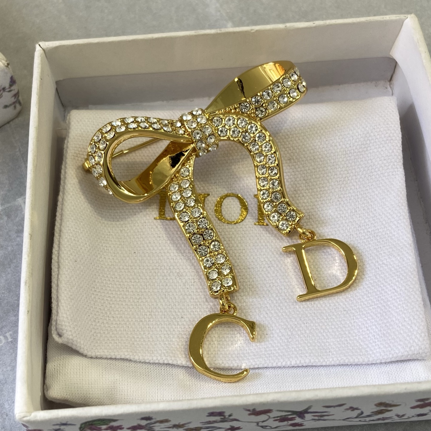 Dior Bow CD Charm Crystal Brooch brooch gold-tone metal with clear faceted crystals 4 5cm width x 5cm drop length