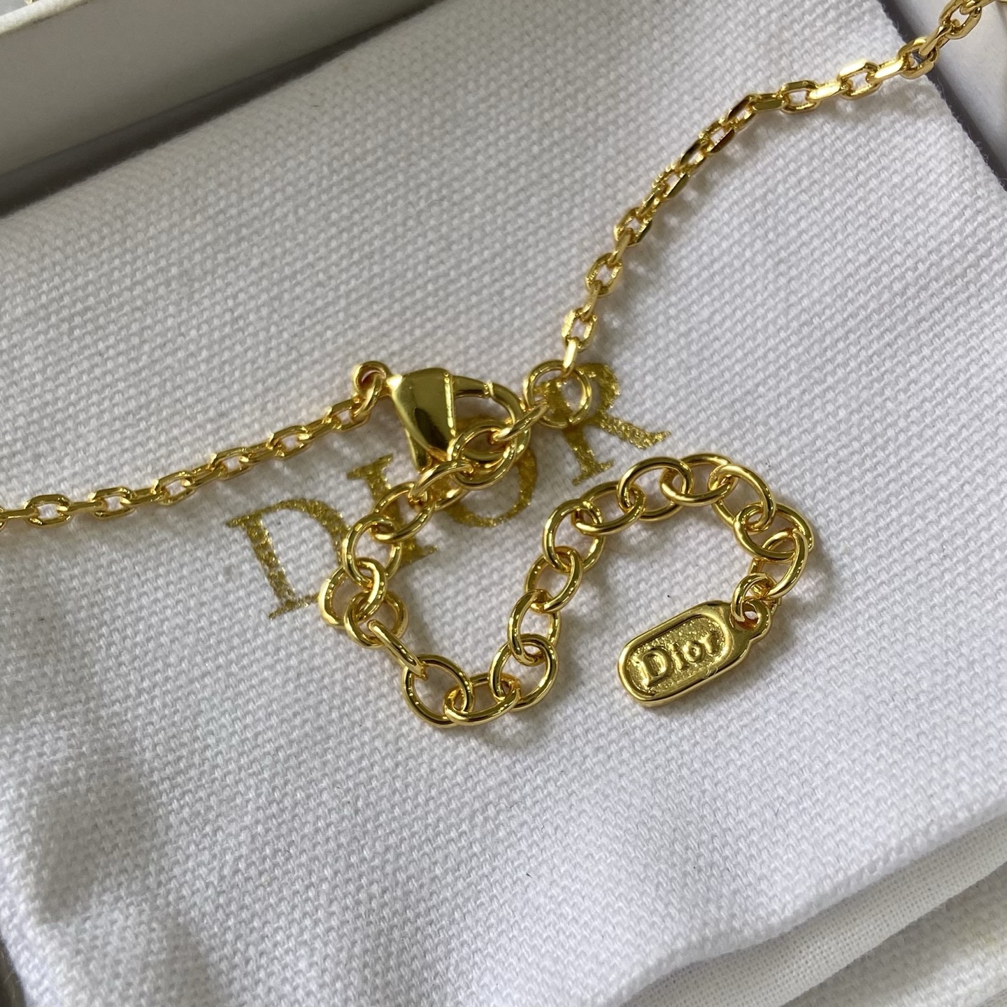 Dior CD Logo Pearl Flower Pendant necklace gold-tone metal white resin pearl 42cm with 5cm extender