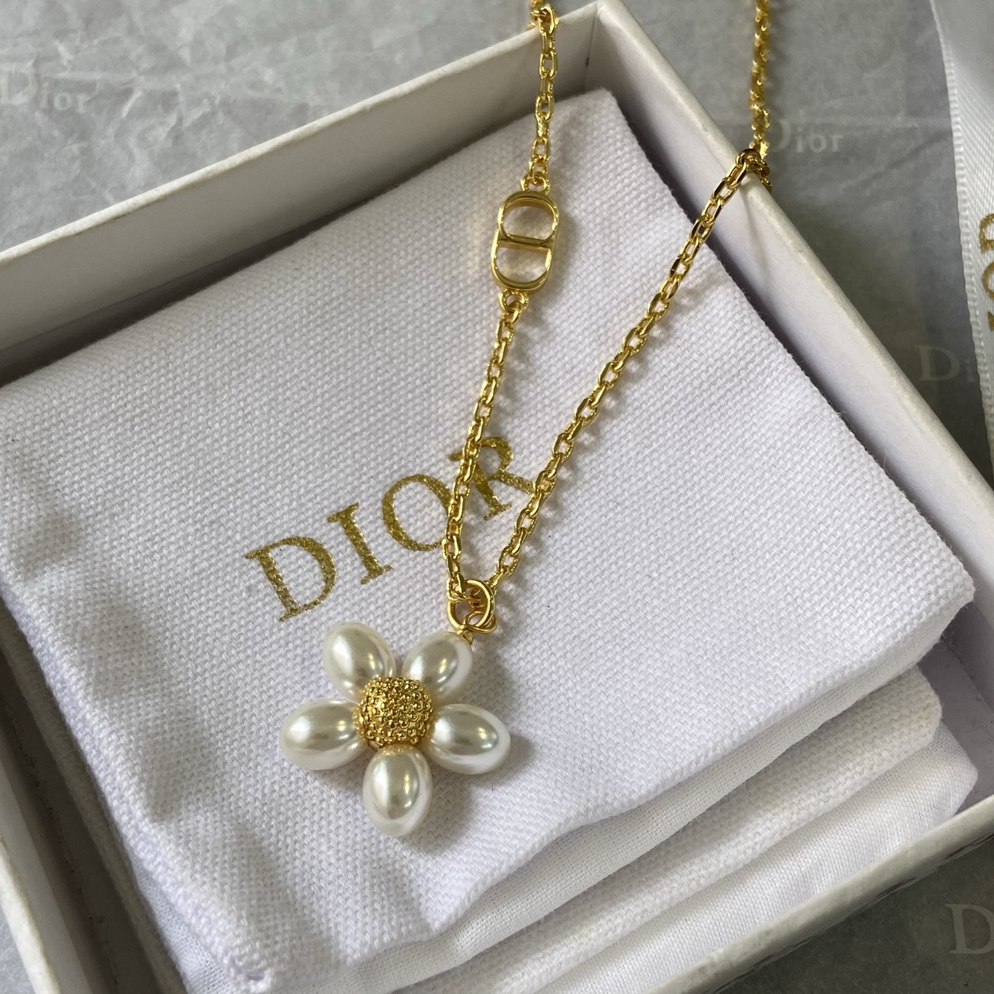 Dior CD Logo Pearl Flower Pendant necklace gold-tone metal white resin pearl 42cm with 5cm extender
