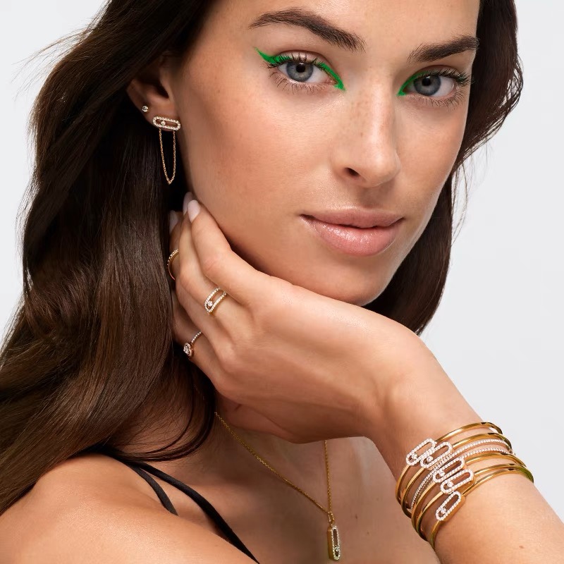 Messika Move Uno earrings Available in 18k yellow gold 18k white gold 18k rose gold set with colorless diamonds One size standard stud earring with 2cm drop chain