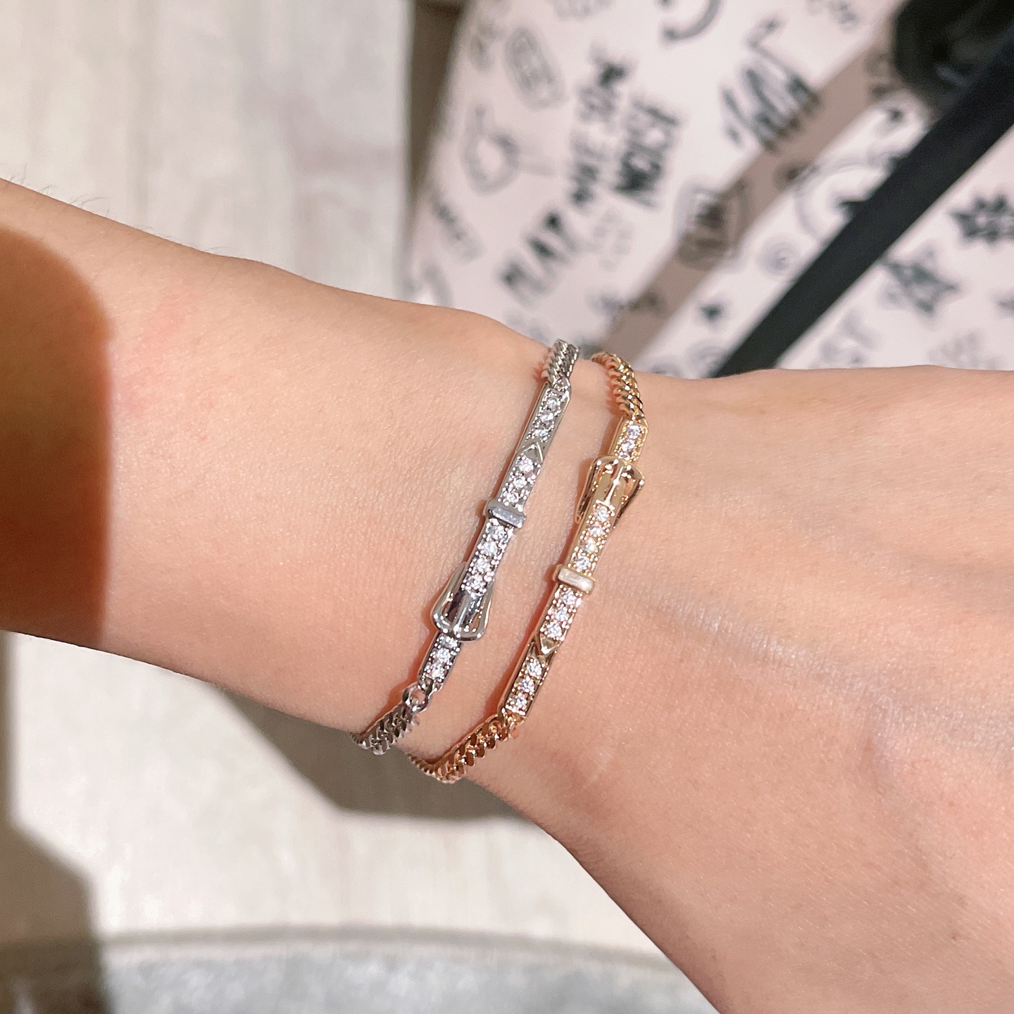 Bracciale Hermes con fibbia a catena e catena in oro giallo oro rosa argento con pietre chiare simili a diamanti 17 cm