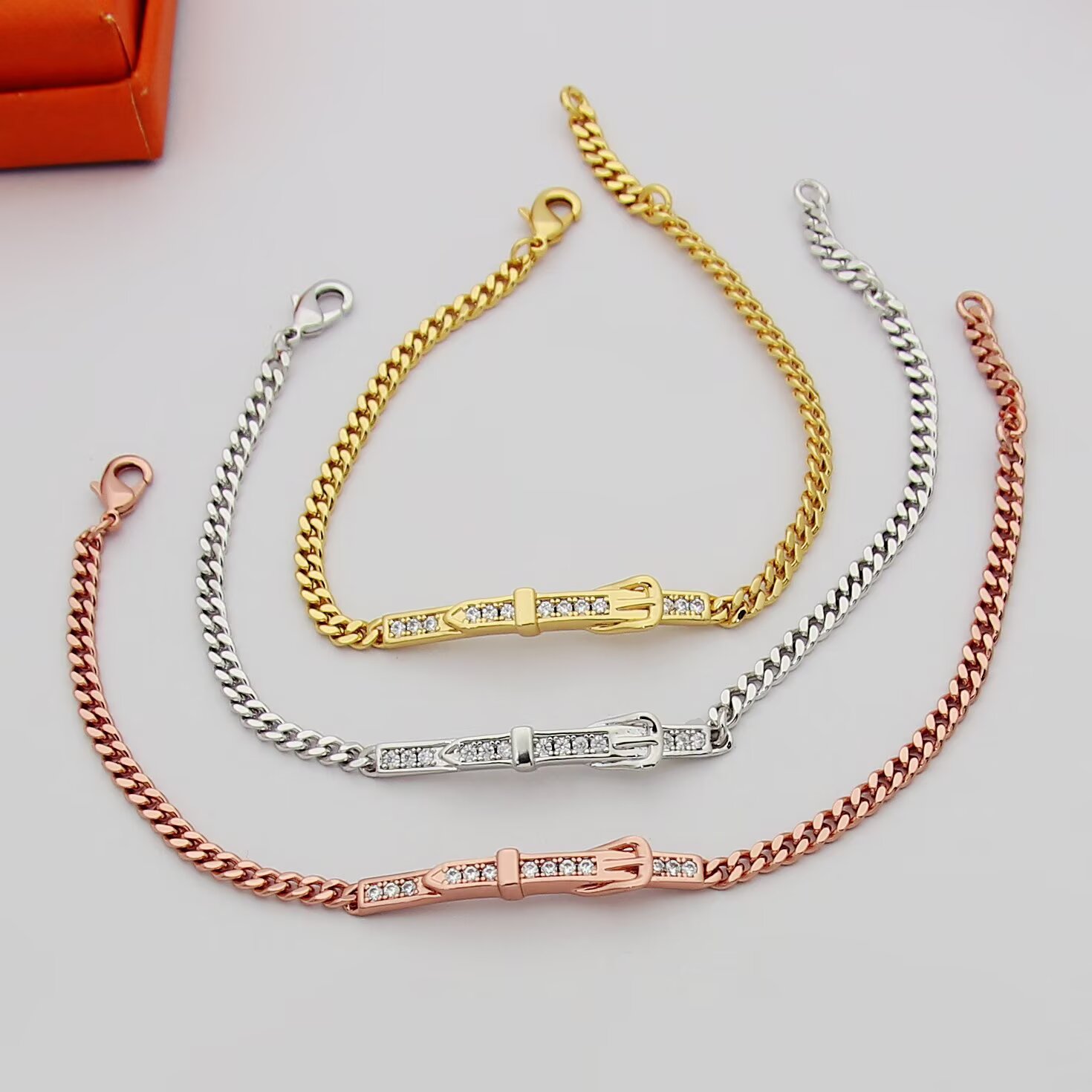 Bracciale Hermes con fibbia a catena e catena in oro giallo oro rosa argento con pietre chiare simili a diamanti 17 cm