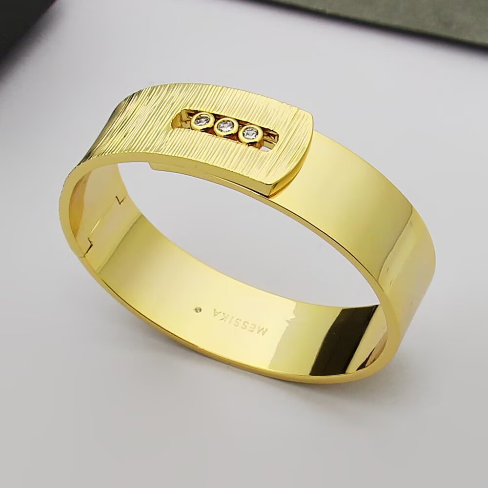 Messika Move Noa bracelet Available in 18k rose gold 18k white gold 18k yellow gold set with brilliant-cut white diamonds 17cm