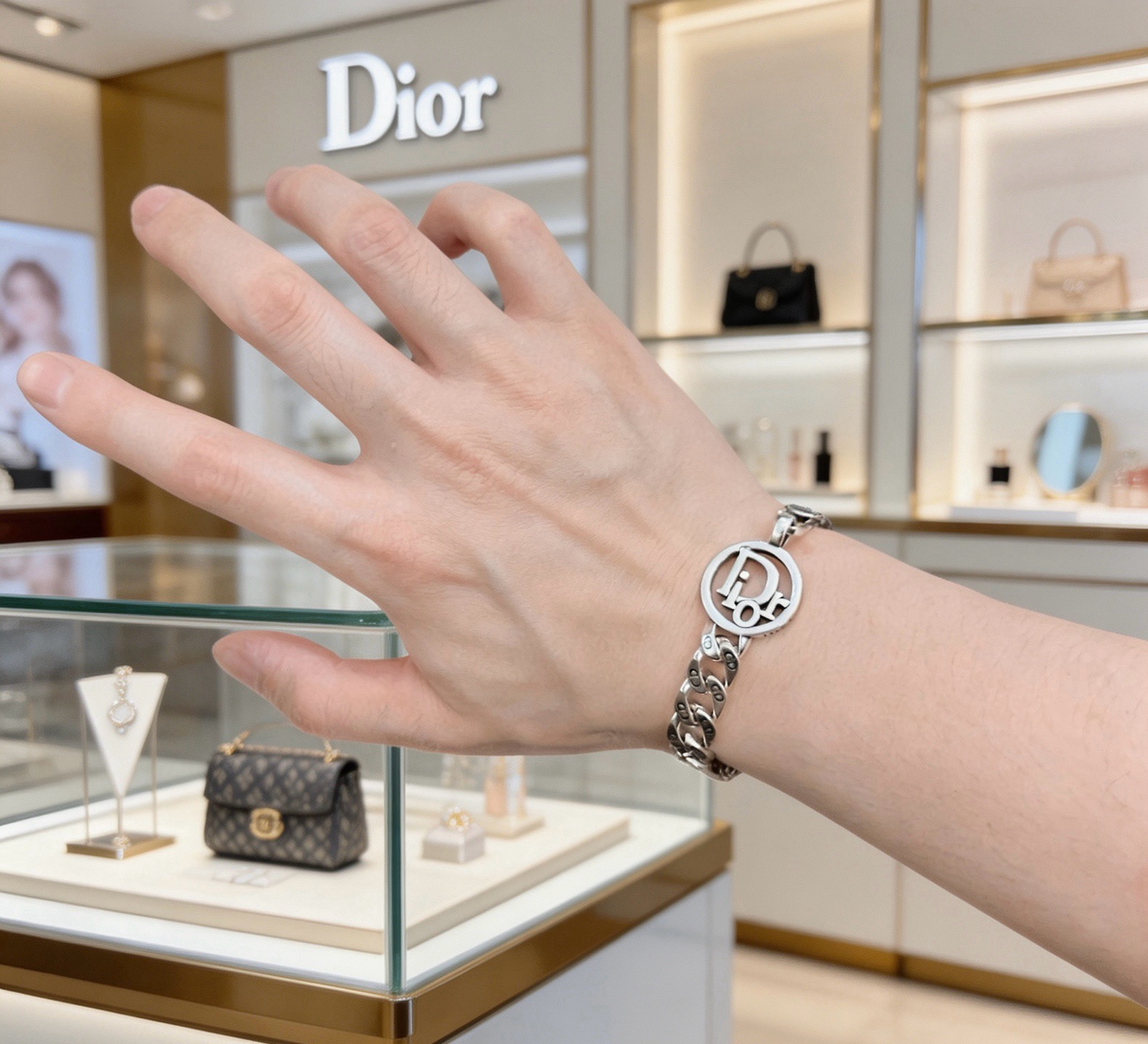 Dior CD Icon Cuban Chain Bracelet bracelet Silver-toned metal with black enamel CD logo detailing 19cm