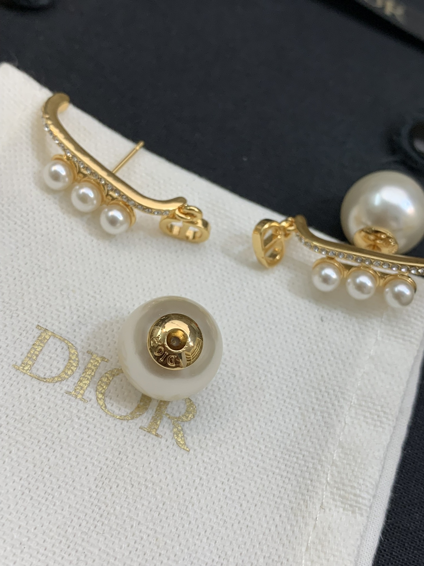 Dior Tribales CD Pearl Earrings earrings Gold-tone metal with white pearls and clear crystals One Size