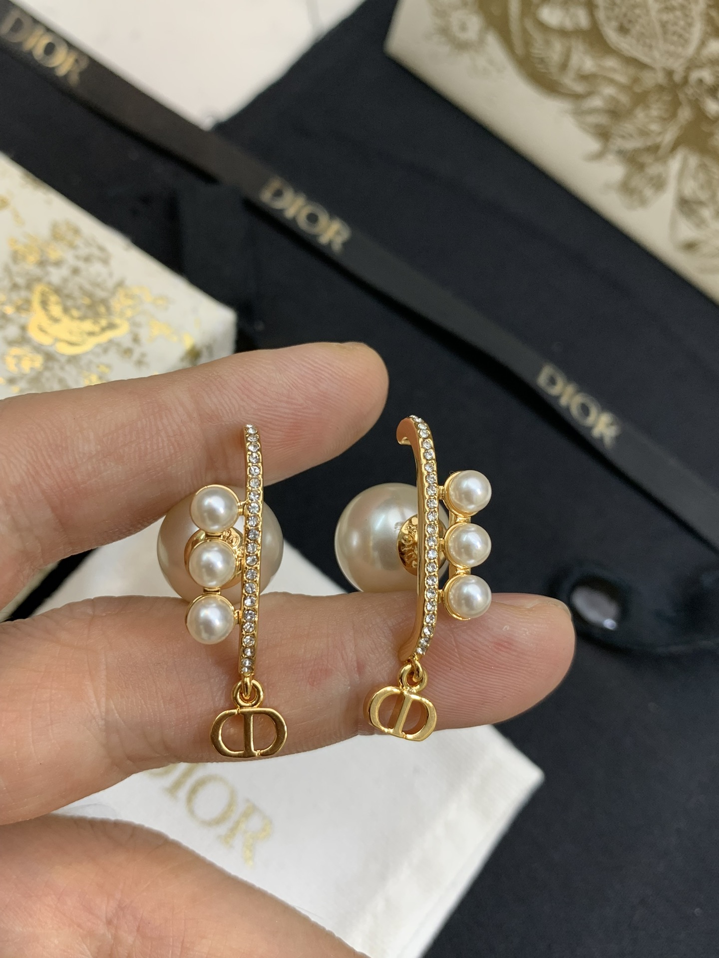 Dior Tribales CD Pearl Earrings earrings Gold-tone metal with white pearls and clear crystals One Size