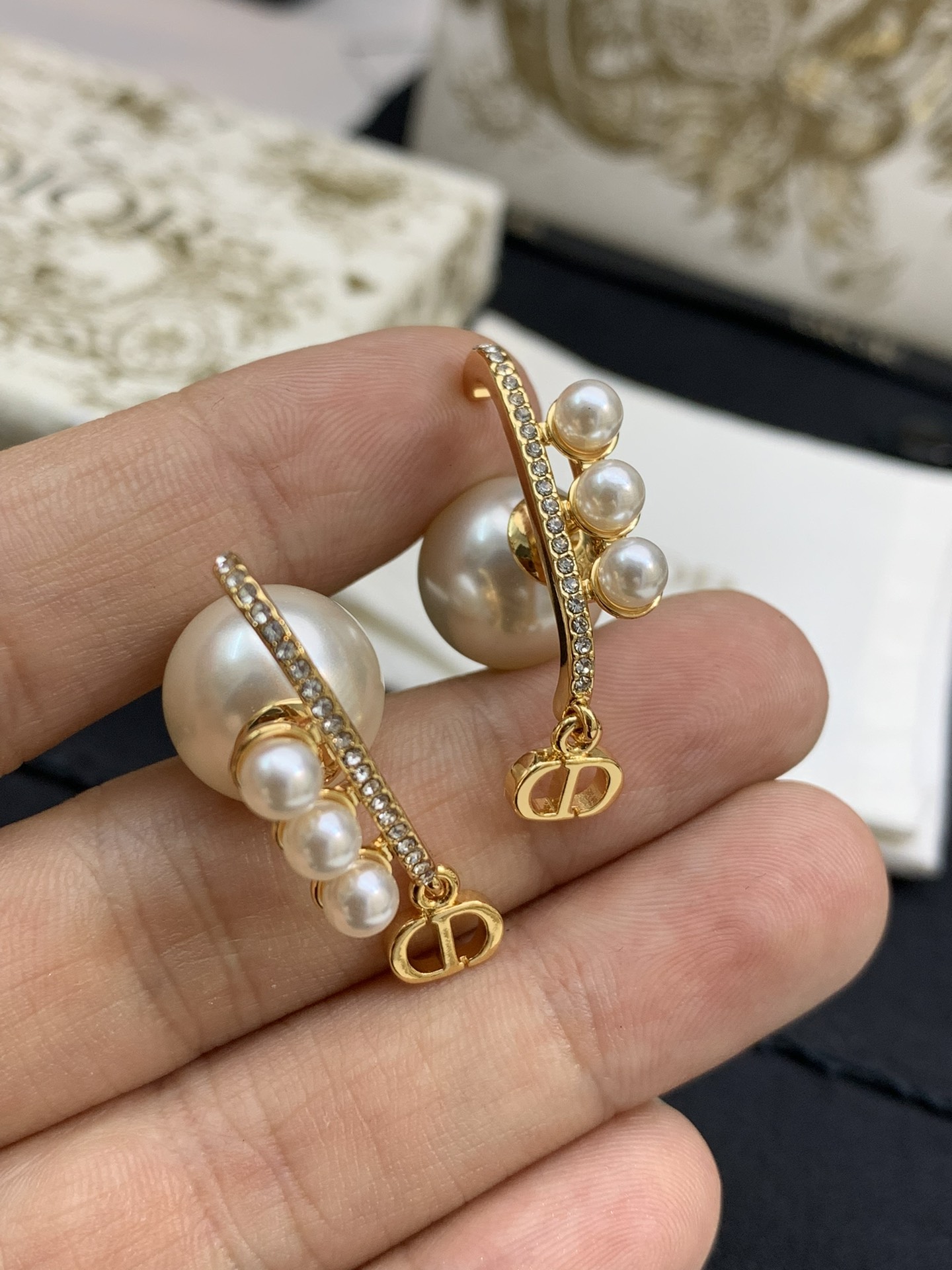 Dior Tribales CD Pearl Earrings earrings Gold-tone metal with white pearls and clear crystals One Size