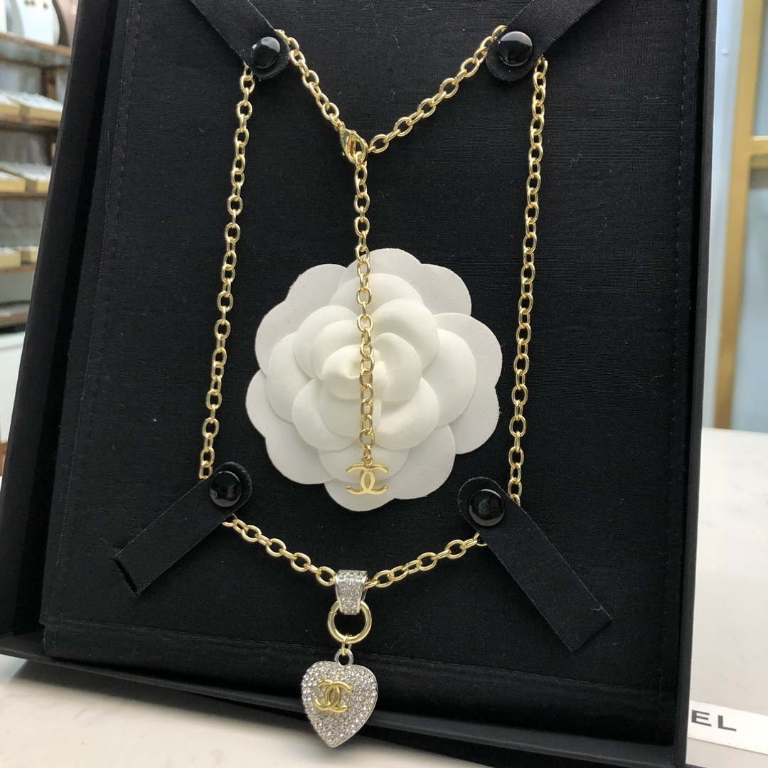 Chanel CC Crystal Heart Pendant necklace gold-tone metal with clear crystal pave 42cm with 5cm extender