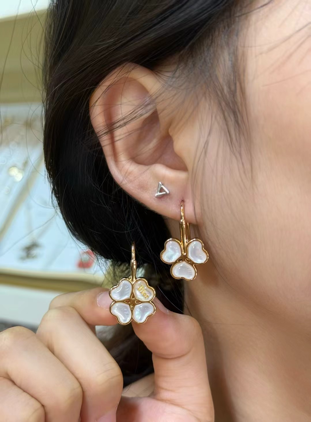 Dior Happy Hearts Clover earrings gold-tone metal with white mother-of-pearl 1 5cm drop length