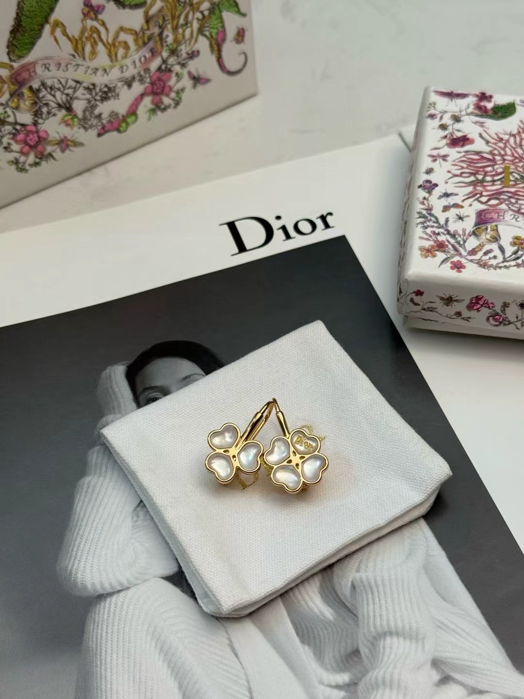 Dior Happy Hearts Clover earrings gold-tone metal with white mother-of-pearl 1 5cm drop length