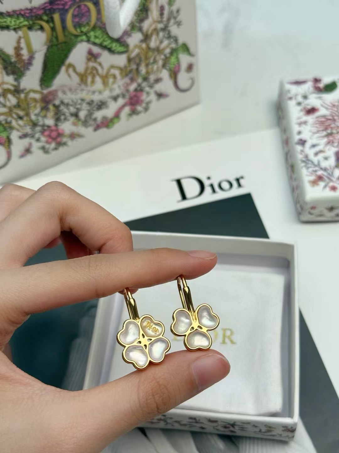 Dior Happy Hearts Clover earrings gold-tone metal with white mother-of-pearl 1 5cm drop length