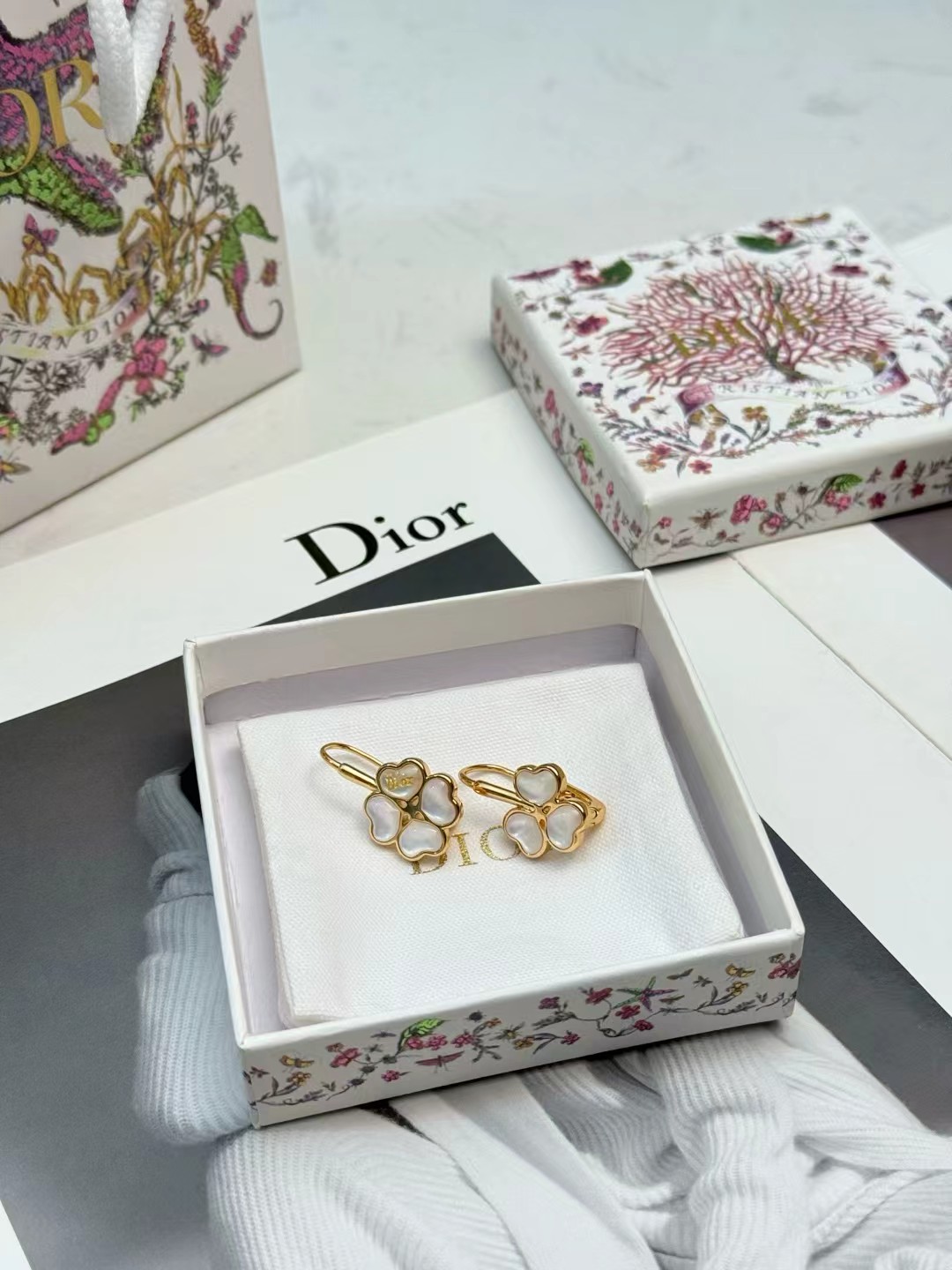 Dior Happy Hearts Clover earrings gold-tone metal with white mother-of-pearl 1 5cm drop length
