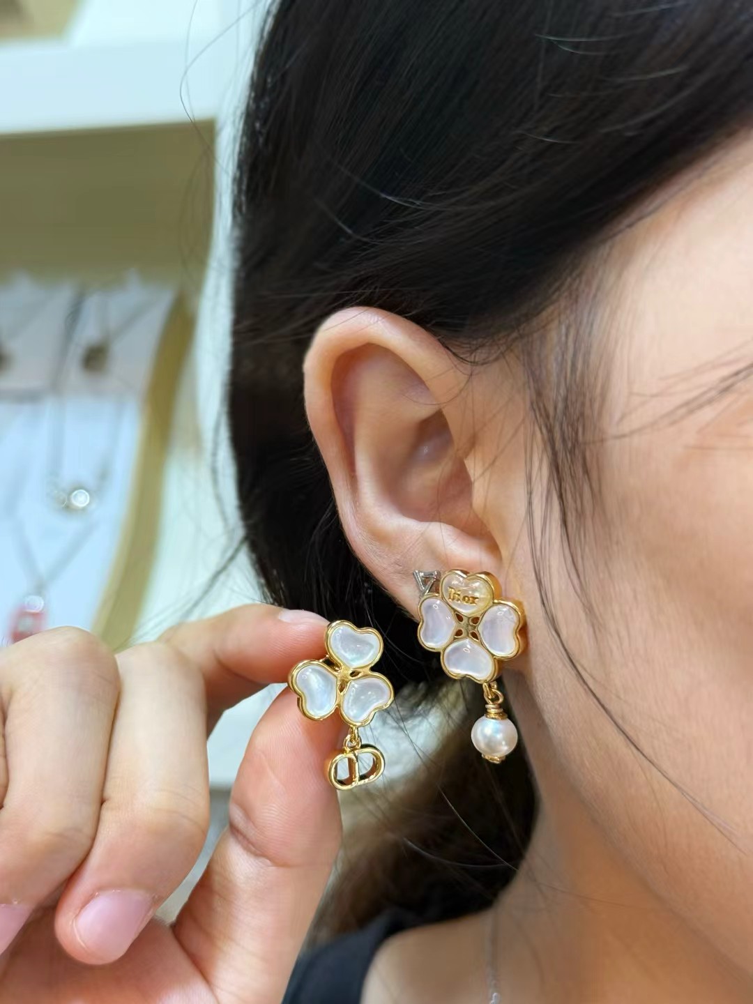 Dior Clover CD Pearl Drop earrings Gold-tone metal white mother-of-pearl white pearl One Size