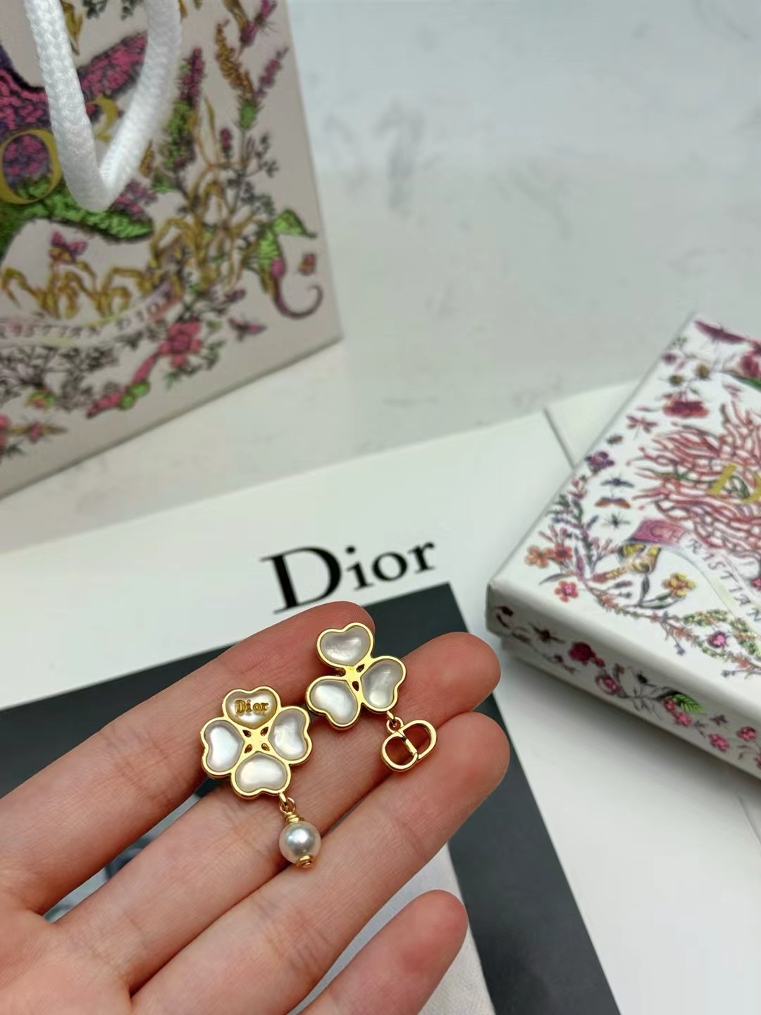 Dior Clover CD Pearl Drop earrings Gold-tone metal white mother-of-pearl white pearl One Size