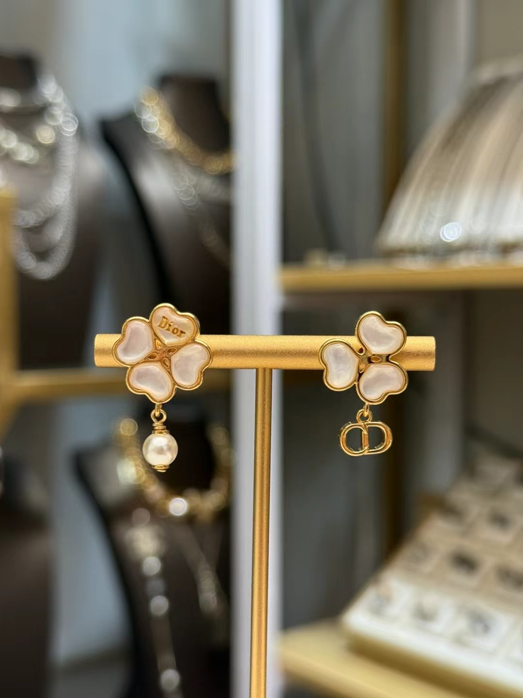 Dior Clover CD Pearl Drop earrings Gold-tone metal white mother-of-pearl white pearl One Size