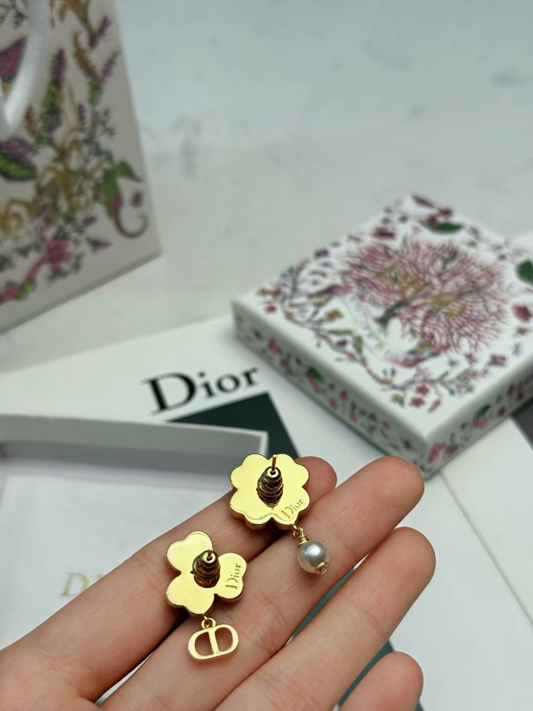 Dior Clover CD Pearl Drop earrings Gold-tone metal white mother-of-pearl white pearl One Size